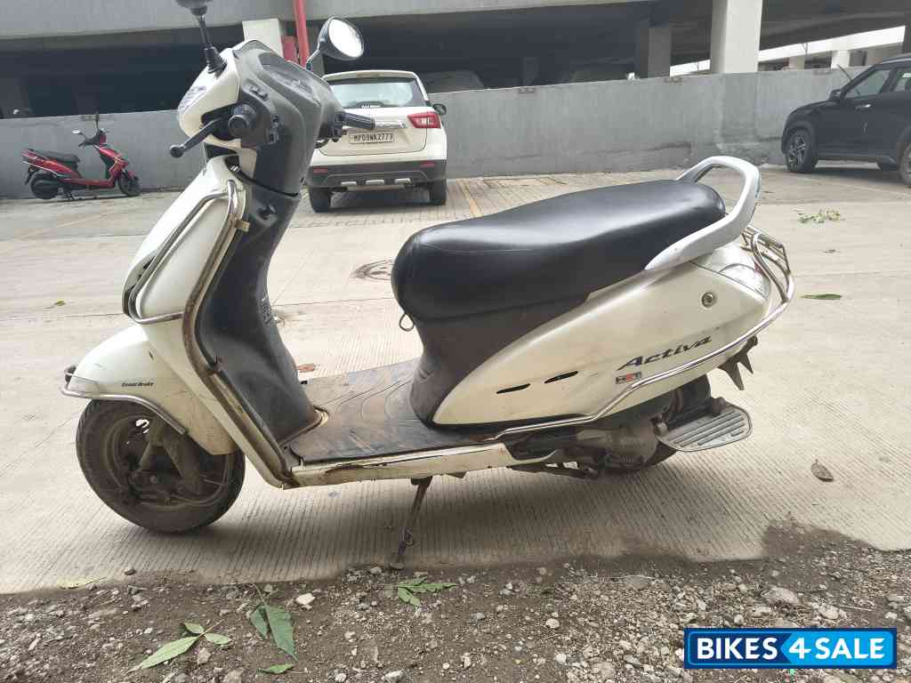 White Honda Activa White Honda Activa