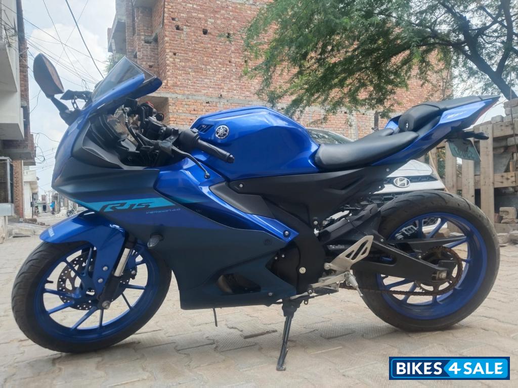 Yamaha R15 V4