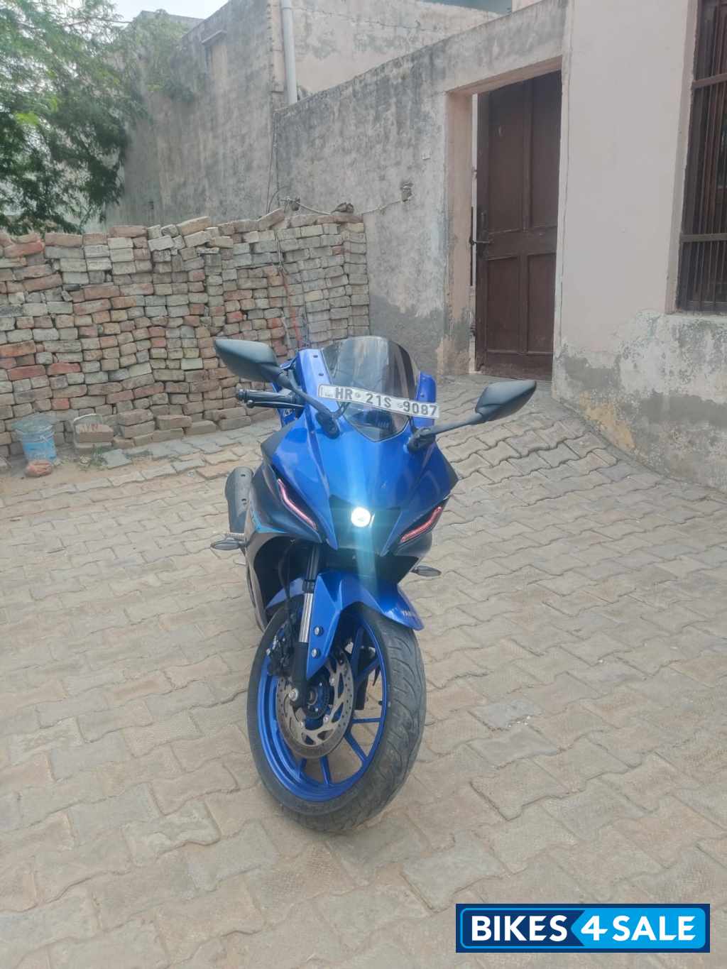 Yamaha R15 V4