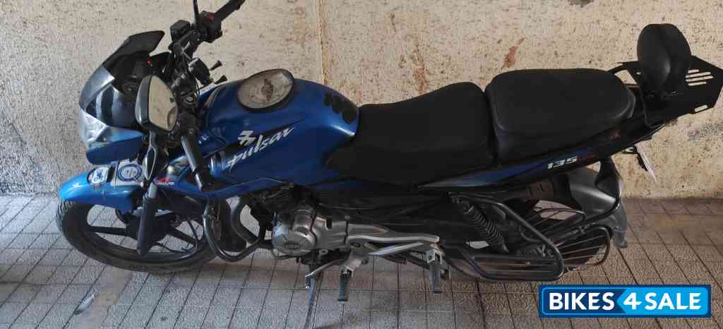 Blue Bajaj Pulsar 135LS