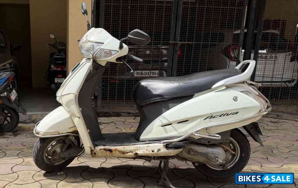 White Honda Activa White Honda Activa