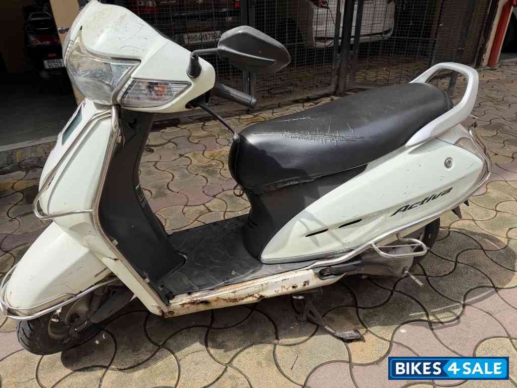 White Honda Activa White Honda Activa