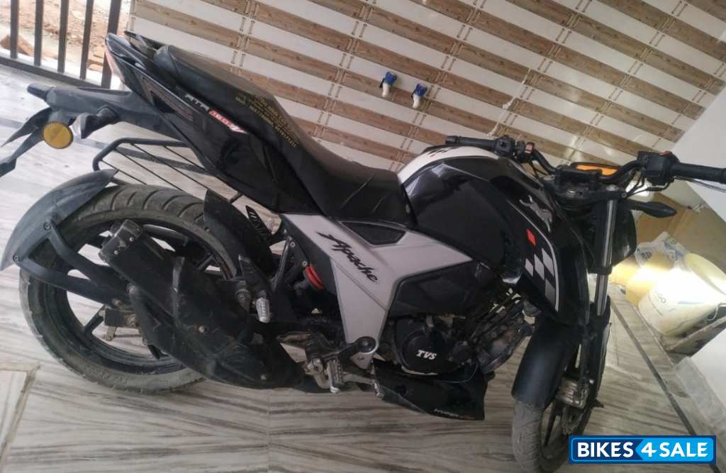 TVS Apache RTR 160 4V BS6