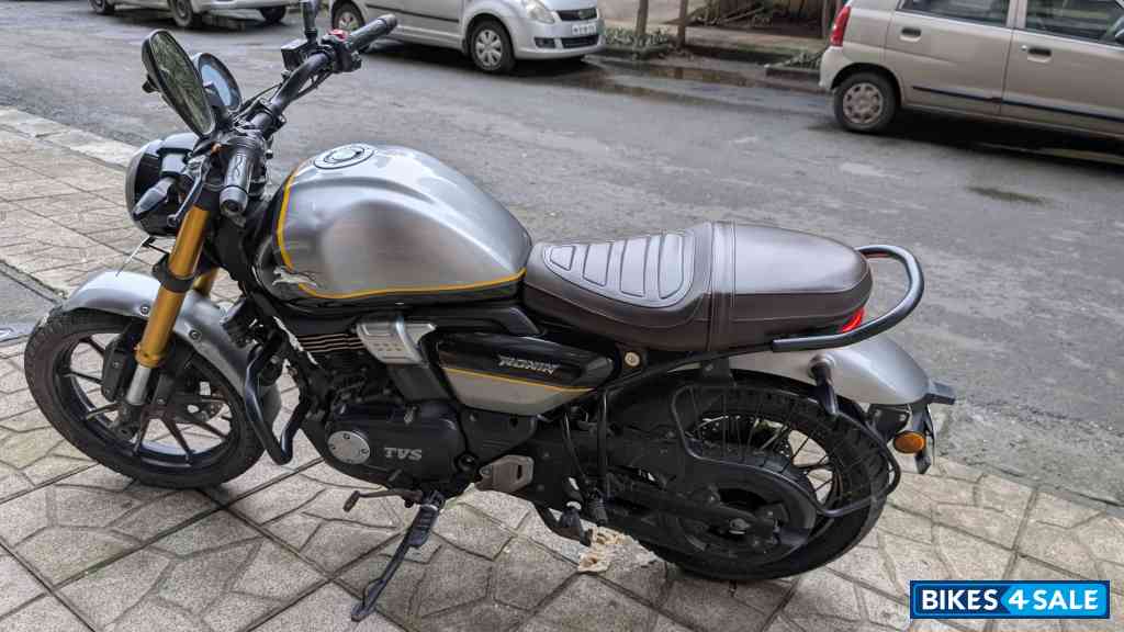 TVS Ronin TD