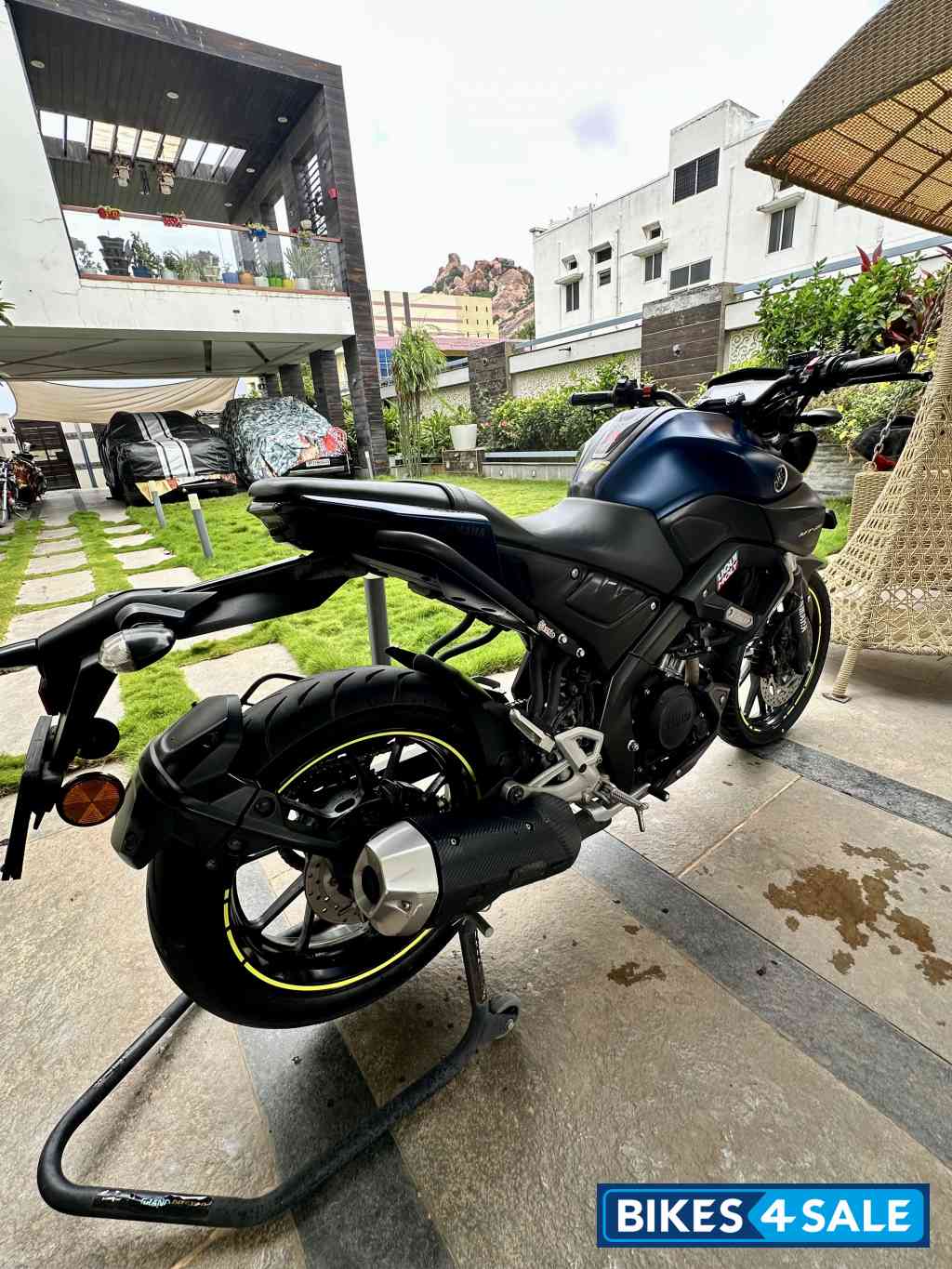 Blue Yamaha MT-15 Blue Yamaha MT-15
