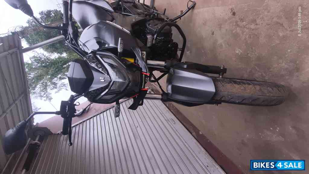 Stealth Black Hero Xtreme 160R Stealth Black Hero Xtreme 160R
