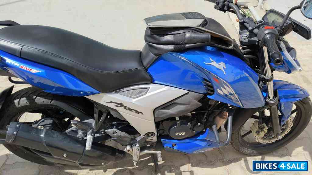 Matalic Blue TVS Apache RTR 160 4V Matalic Blue TVS Apache RTR 160 4V