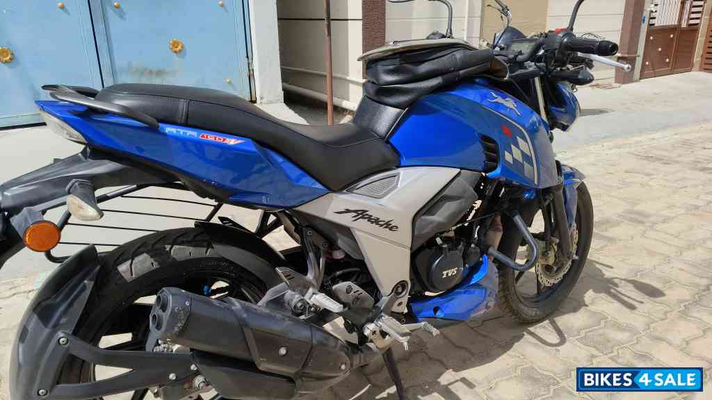 Matalic Blue TVS Apache RTR 160 4V Matalic Blue TVS Apache RTR 160 4V