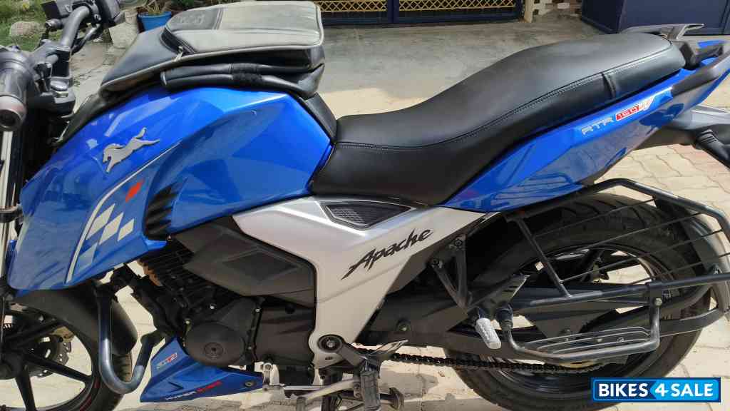 Matalic Blue TVS Apache RTR 160 4V Matalic Blue TVS Apache RTR 160 4V