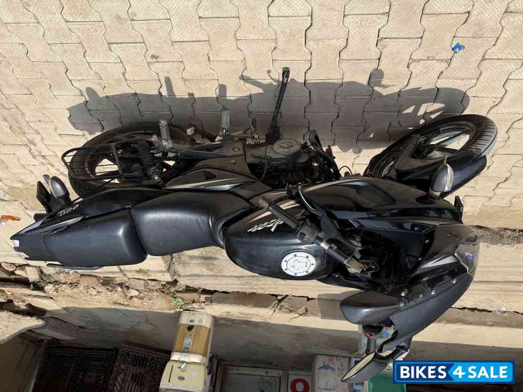 Bajaj Pulsar 220F