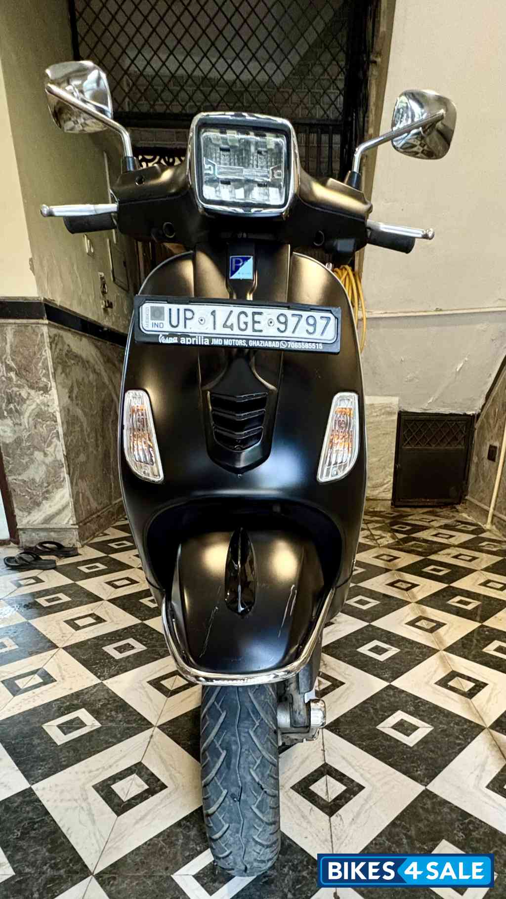 Matte Black Vespa SXL 125 BS6