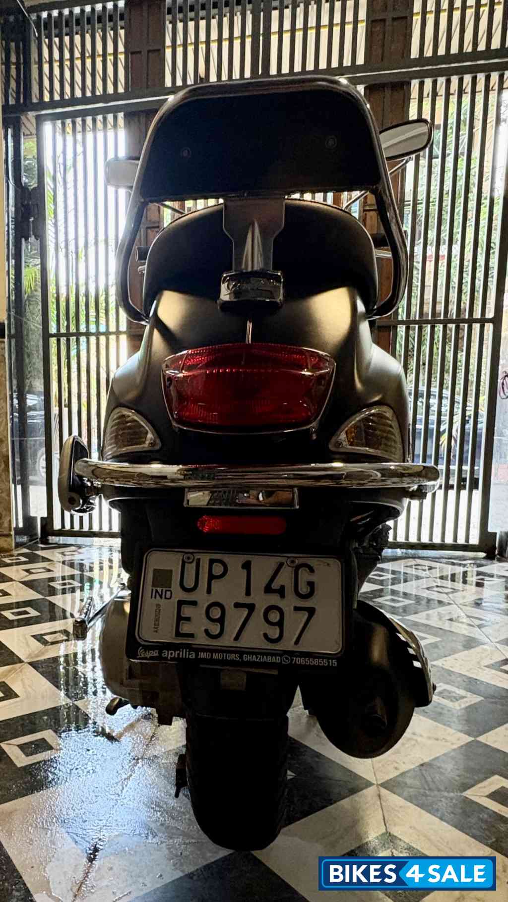 Matte Black Vespa SXL 125 BS6