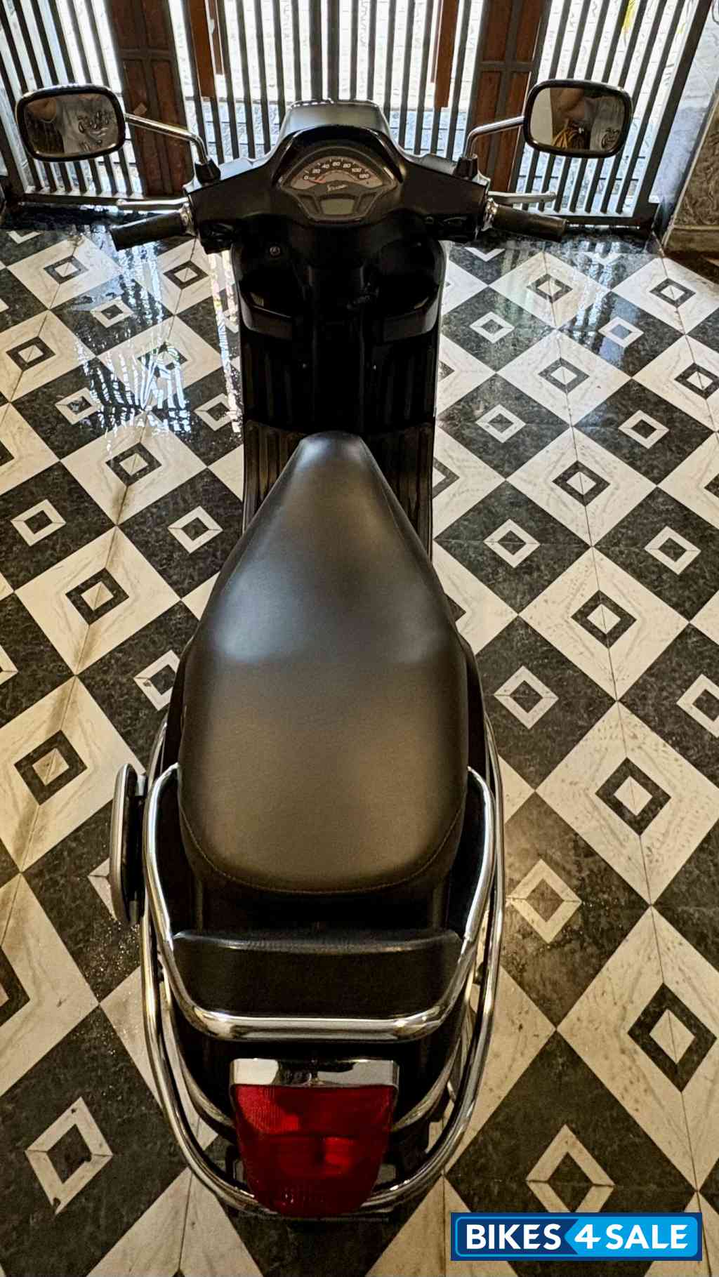 Matte Black Vespa SXL 125 BS6