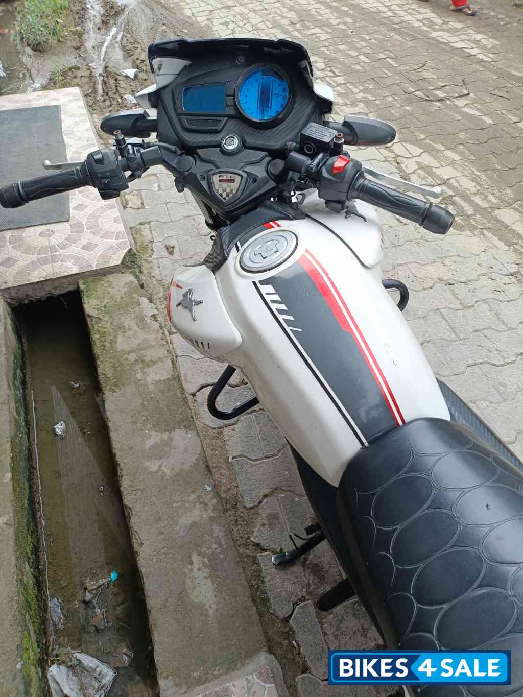 TVS Apache RTR 160 4V TVS Apache RTR 160 4V