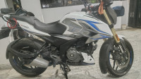 Pearl White Bajaj Pulsar N250