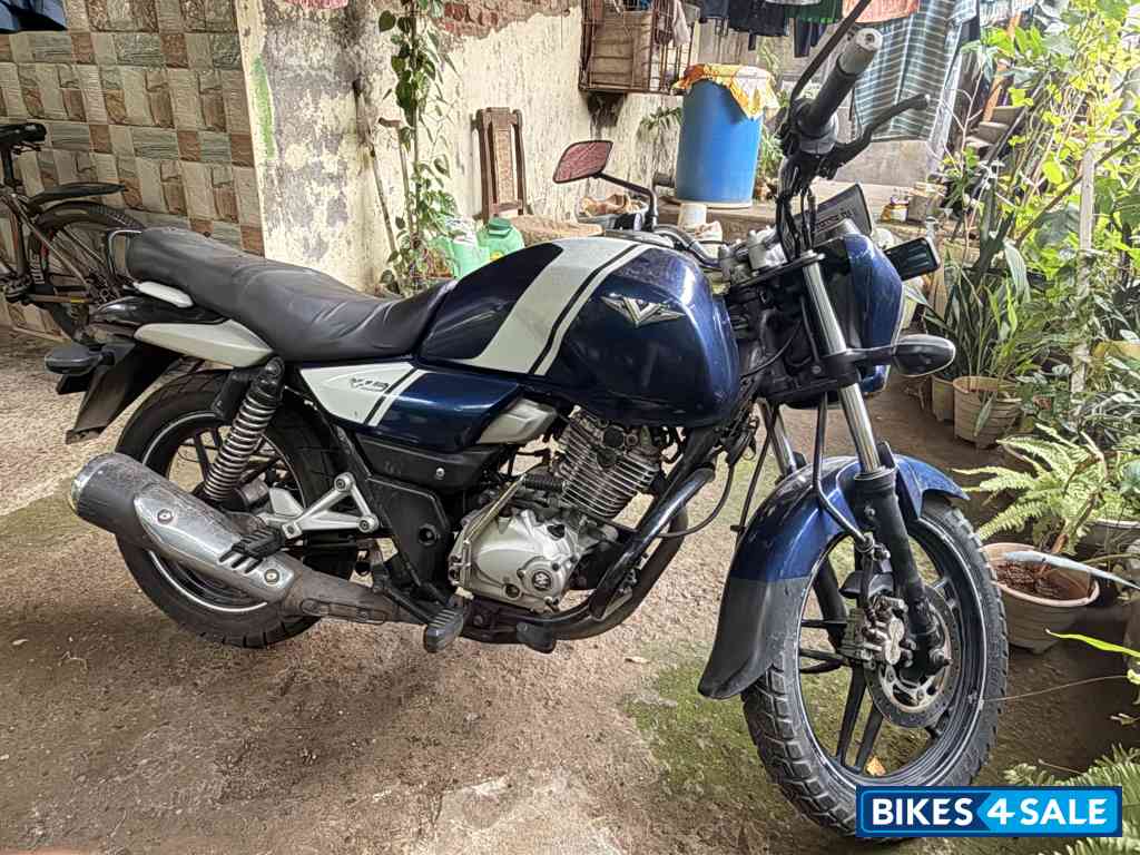Bajaj V15
