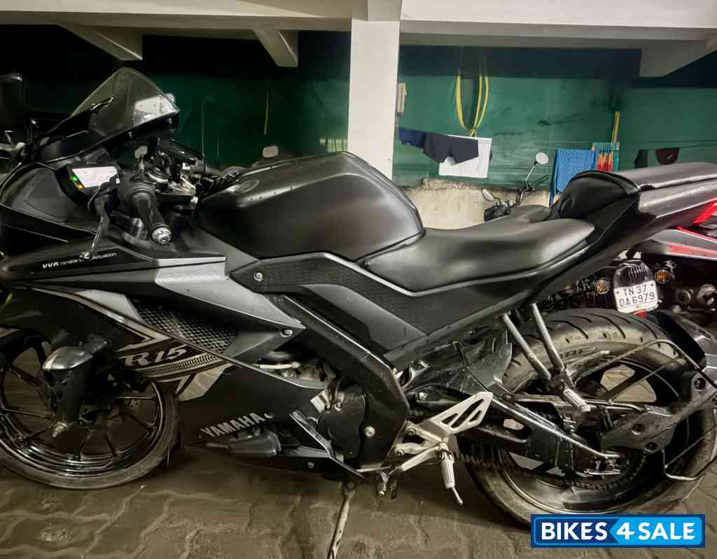 Black Yamaha YZF R15 V3 BS6