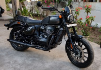 Yezdi Roadster Dark 2022 Model