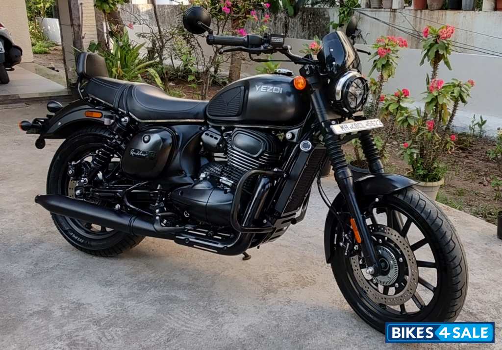 Yezdi Roadster Dark