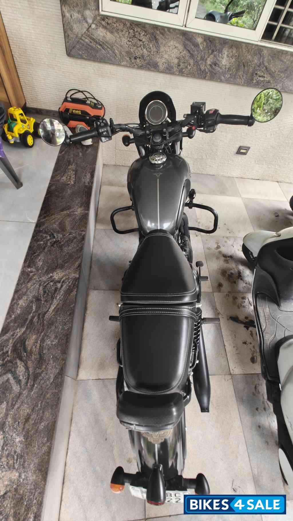 Yezdi Roadster Dark