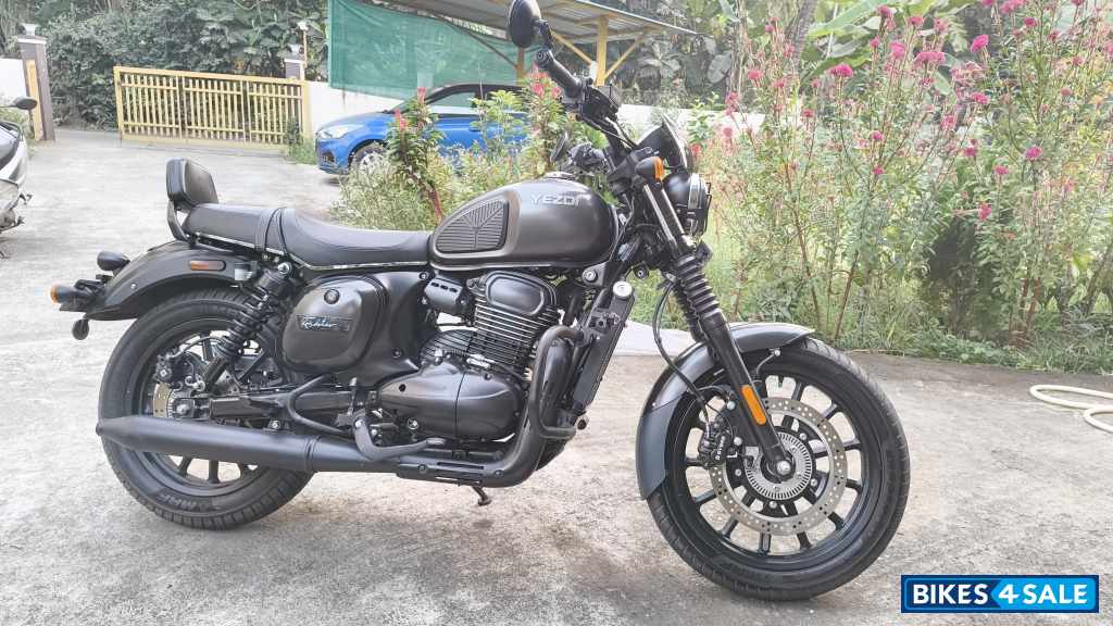 Yezdi Roadster Dark