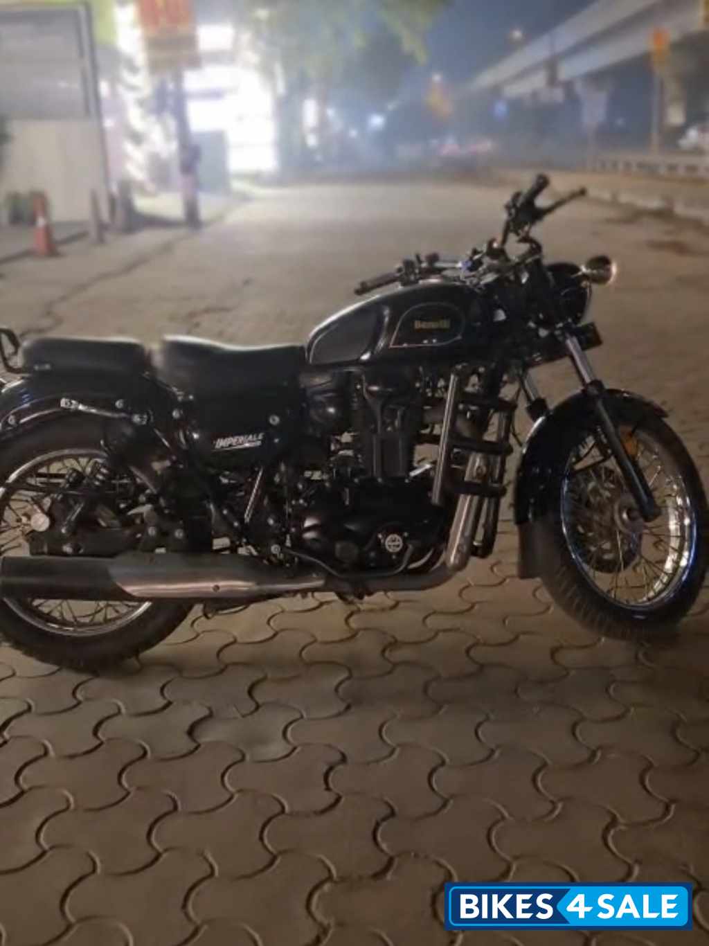 Black Benelli Imperiale 400 BS6