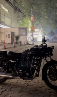 Black Benelli Imperiale 400 BS6