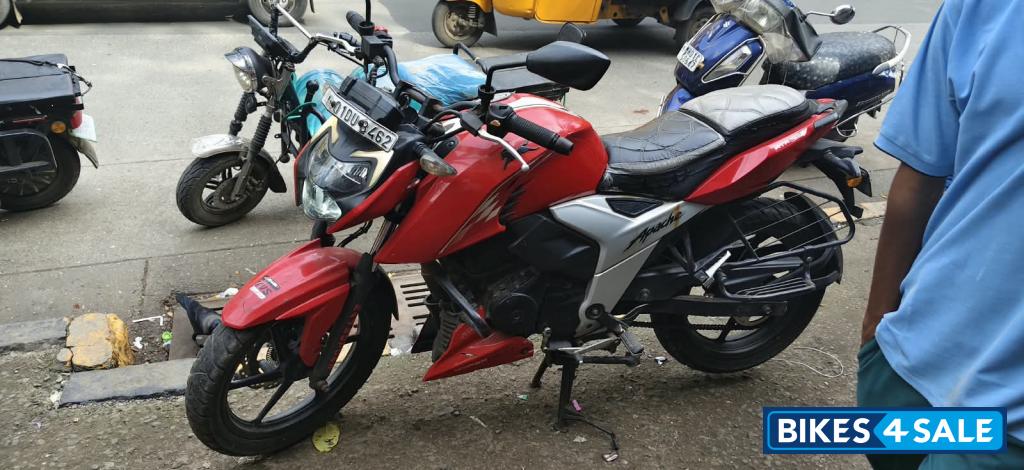 Red TVS Apache RTR 160 4V BS6
