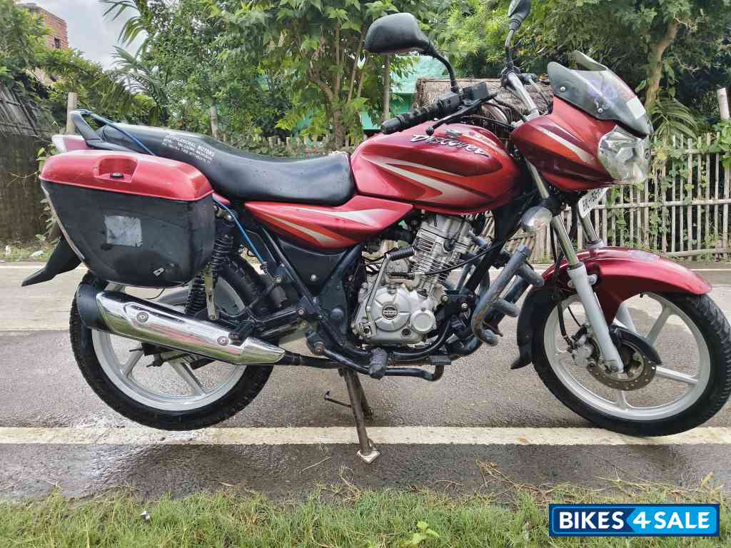 Red Bajaj Discover 125