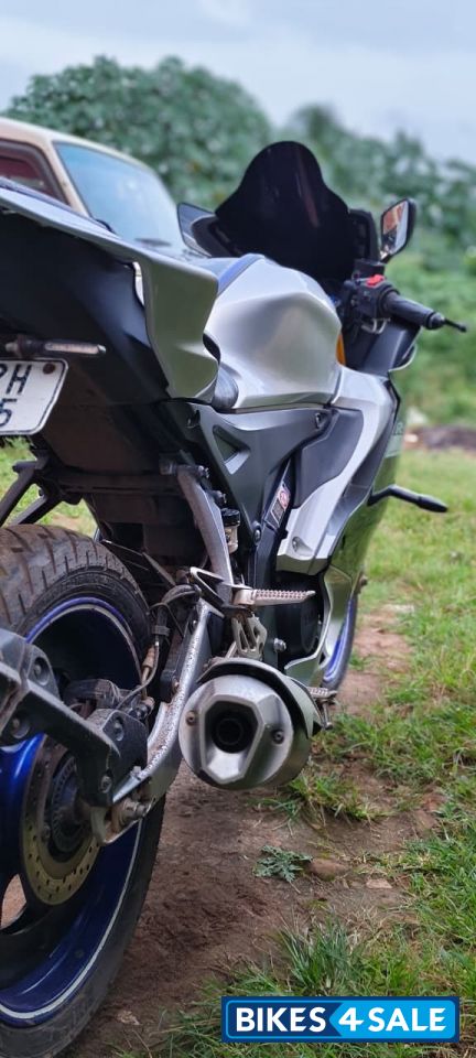 Metalic Grey Yamaha R15M Metalic Grey Yamaha R15M