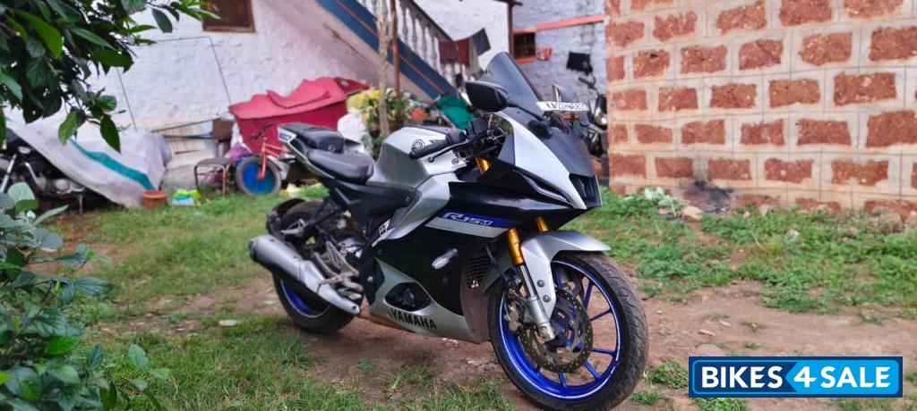 Metalic Grey Yamaha R15M Metalic Grey Yamaha R15M