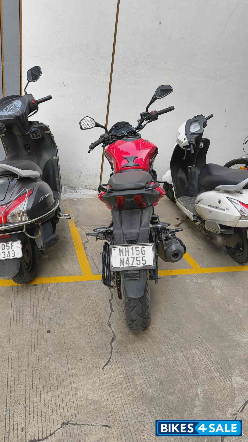 Red Bajaj Dominar 400 Disc Red Bajaj Dominar 400 Disc