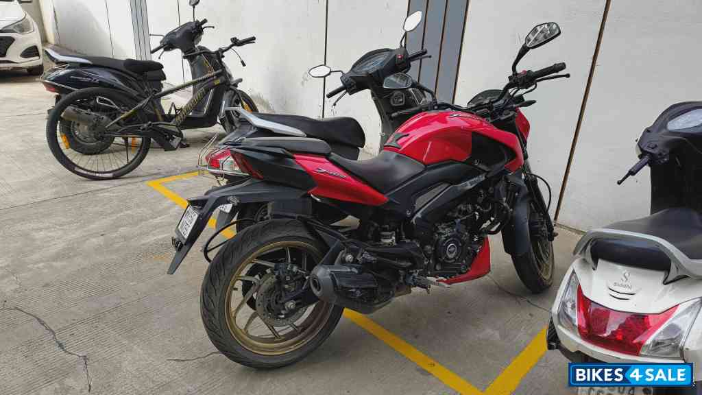 Red Bajaj Dominar 400 Disc Red Bajaj Dominar 400 Disc
