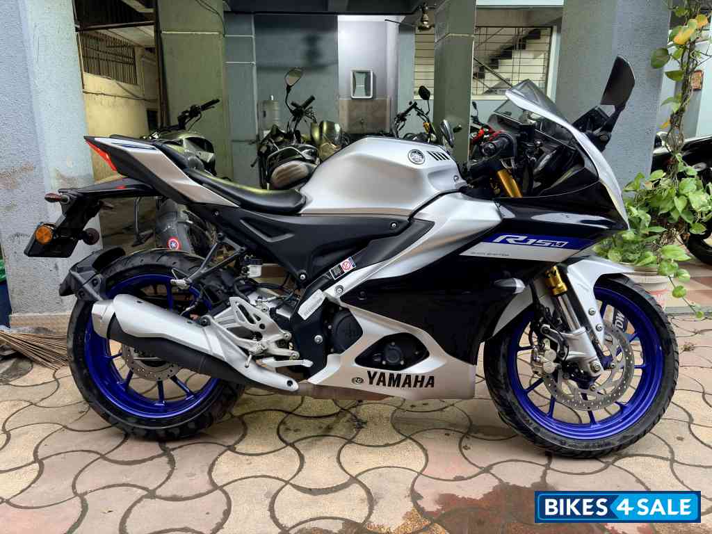 Yamaha  R15M