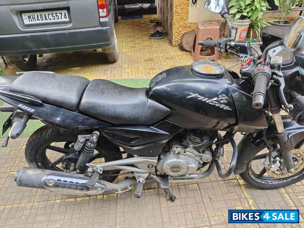 Black Bajaj Pulsar 180 DTSi Black Bajaj Pulsar 180 DTSi