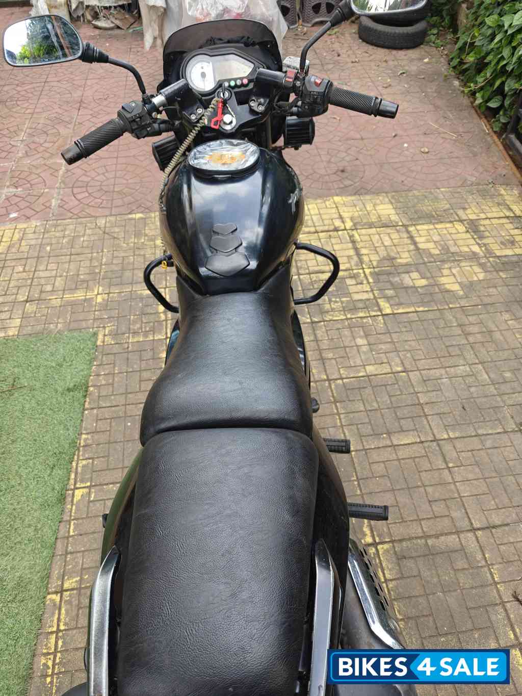 Black Bajaj Pulsar 180 DTSi Black Bajaj Pulsar 180 DTSi