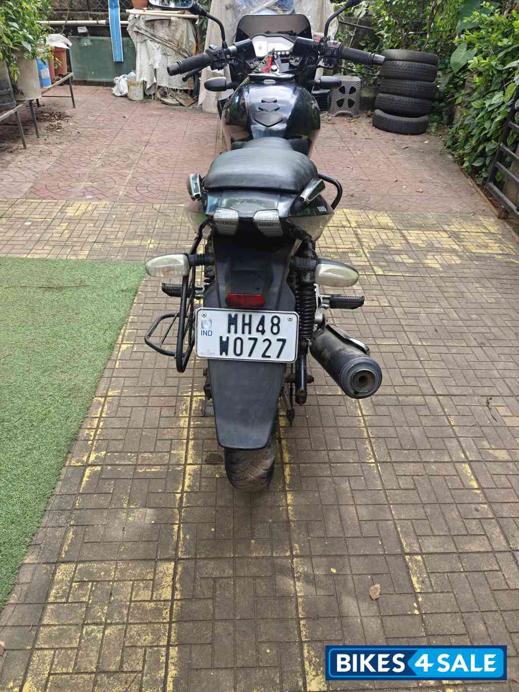 Black Bajaj Pulsar 180 DTSi Black Bajaj Pulsar 180 DTSi