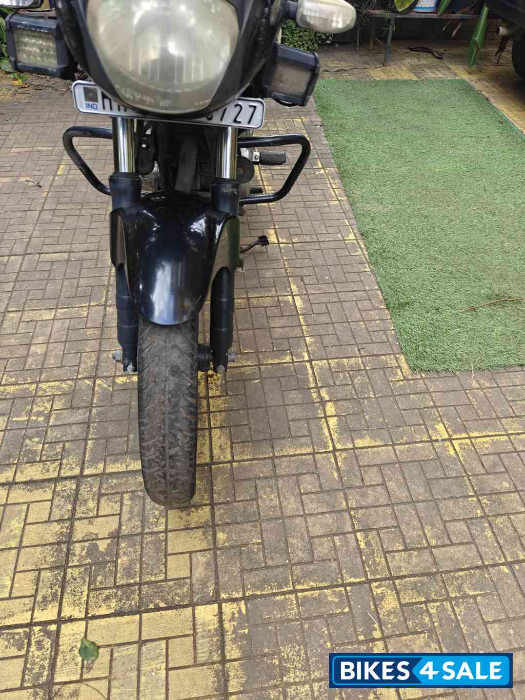 Black Bajaj Pulsar 180 DTSi Black Bajaj Pulsar 180 DTSi