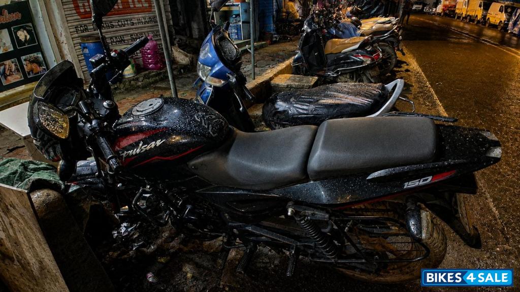 Red Black Bajaj Pulsar 150 Red Black Bajaj Pulsar 150