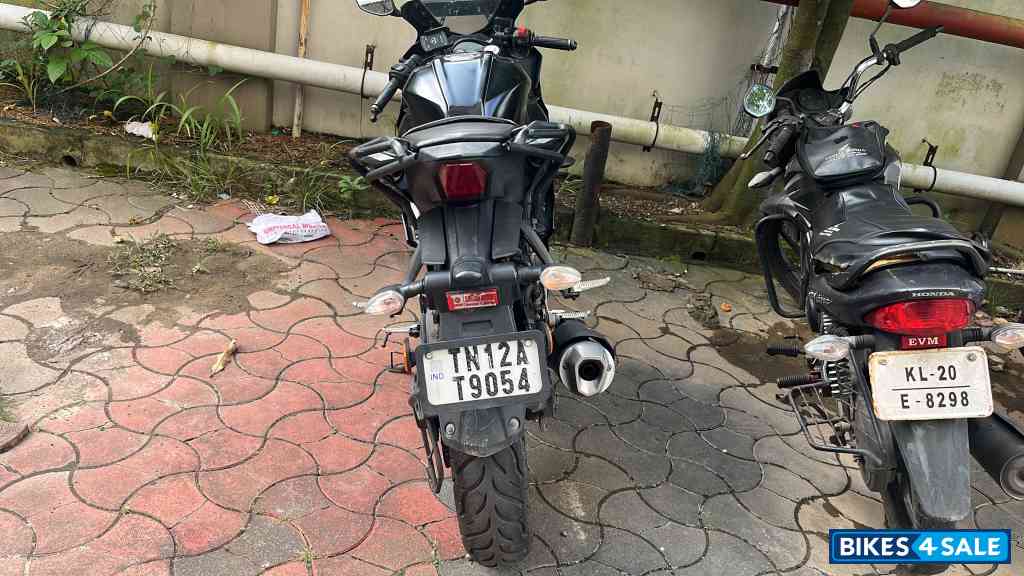 Black Yamaha R15 V4