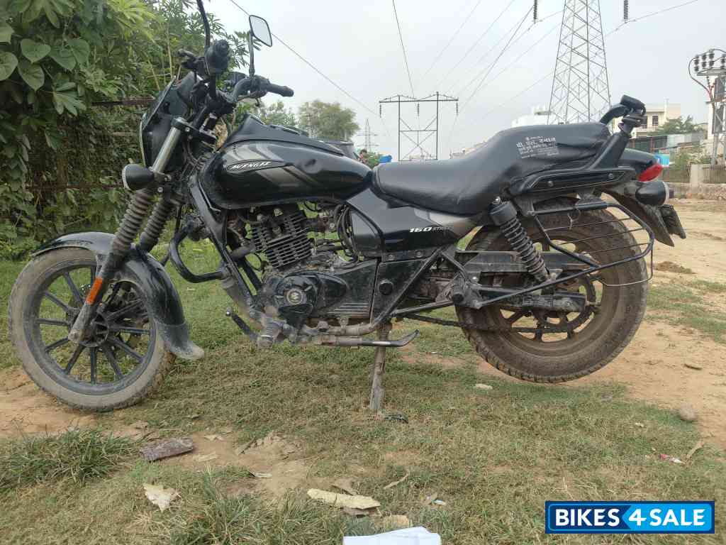 Black Bajaj Avenger Street 160