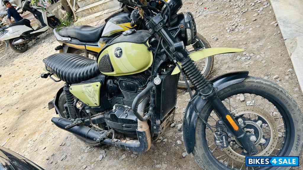 Outlaw Olive Yezdi Scrambler Single Tone