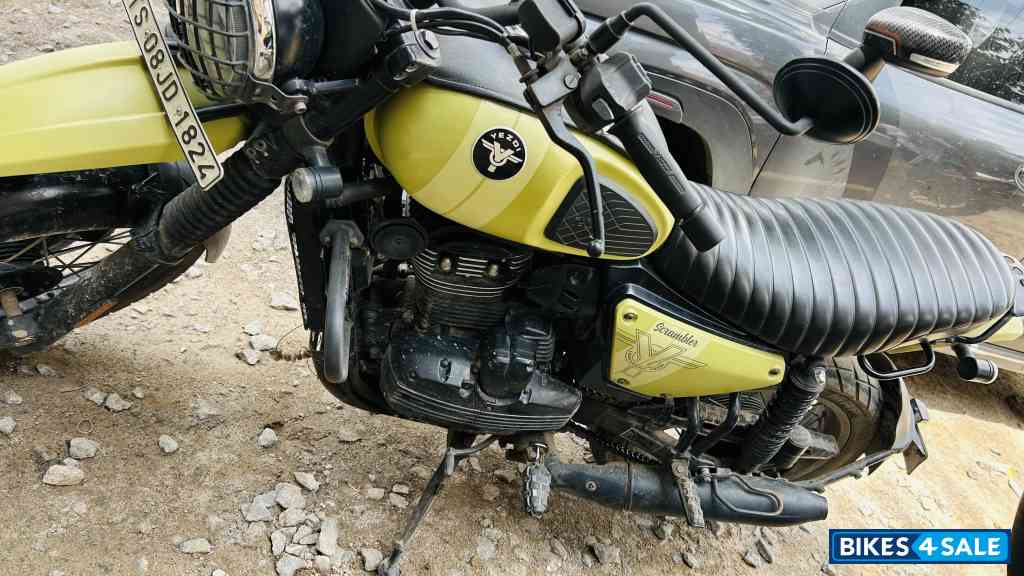 Outlaw Olive Yezdi Scrambler Single Tone Outlaw Olive Yezdi Scrambler Single Tone