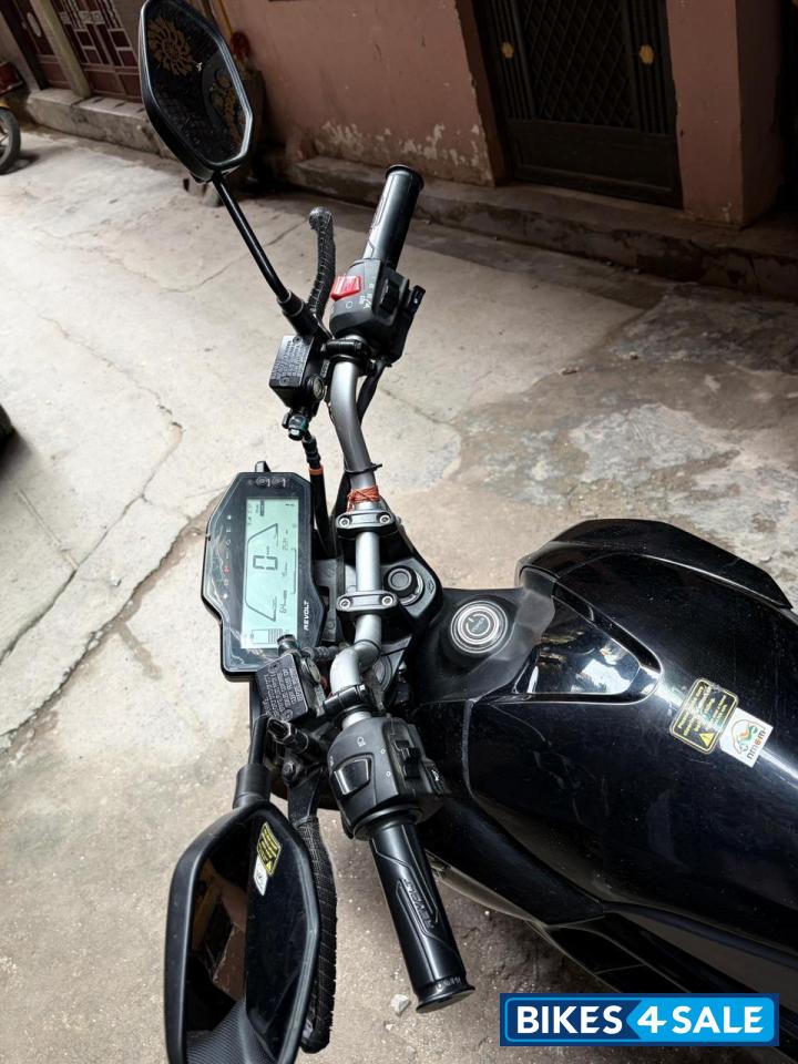Black Revolt RV 400