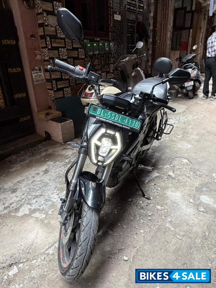 Black Revolt RV 400