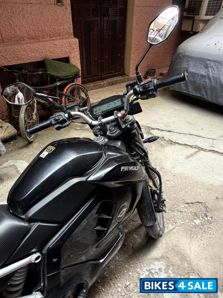 Black Revolt RV 400