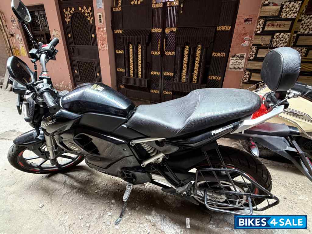 Black Revolt RV 400