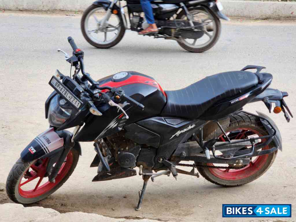 Balck And Red TVS Apache RTR 160 4V