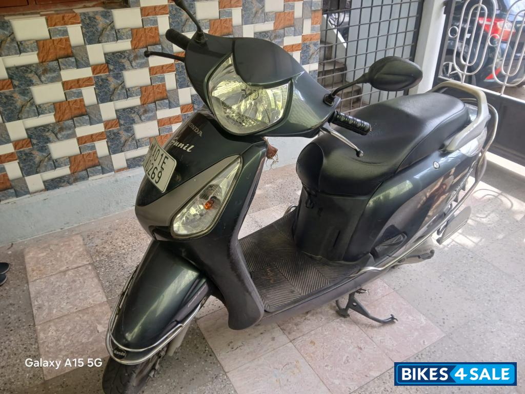 Metallic Grey Honda Aviator