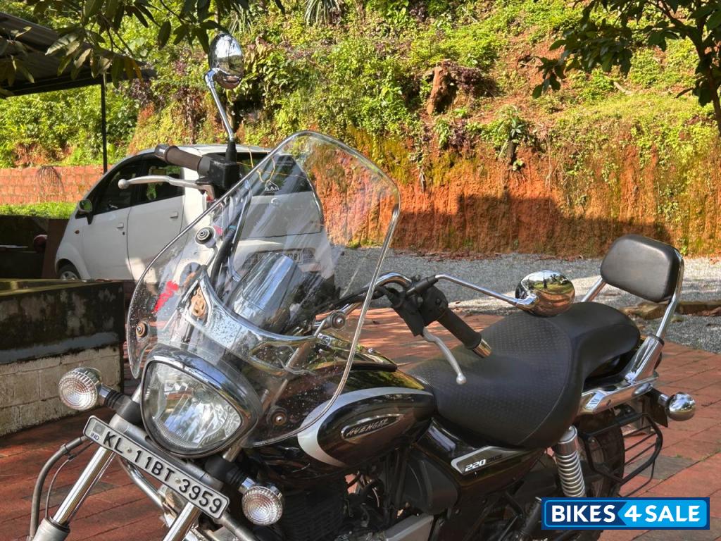 Bajaj Avenger 220 DTS-i